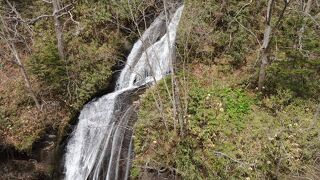 自然豊かな漁川の渓谷