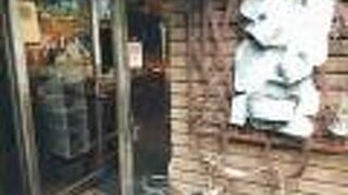 半地下のカフェ