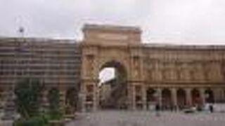 レプッブリカ広場(共和国広場)