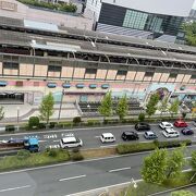 JR新浦安駅に隣接しています。