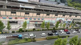 JR新浦安駅に隣接しています。