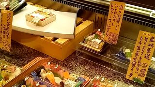 お魚屋さんのお寿司をお持ち帰り