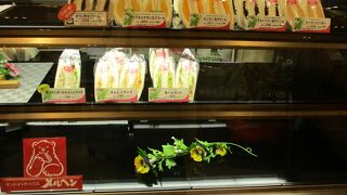 サンドイッチが美しく並んでいます