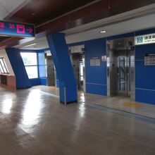 国際線出発階エレベーター