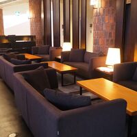 バーのスタッフは常駐していません。