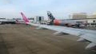 簡素ながらコンセントなどの設備も。