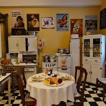 19世紀後半から20世紀半ばの品々が展示されています