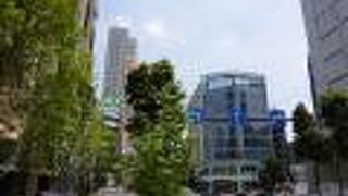 平日でも人通りが多く賑わっていました