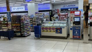 お土産もあるコンビニ