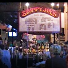 ライブ演奏もあって混みあっていました