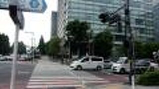 高度経済成長からバブル崩壊までは、ここ九段下に建つ日本不動産銀行（日債銀）が象徴的だった。