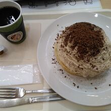 マカダミアナッツコーヒーとコナコーヒークリームパンケーキ