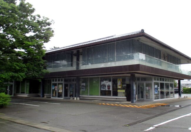 大きなお店です。  