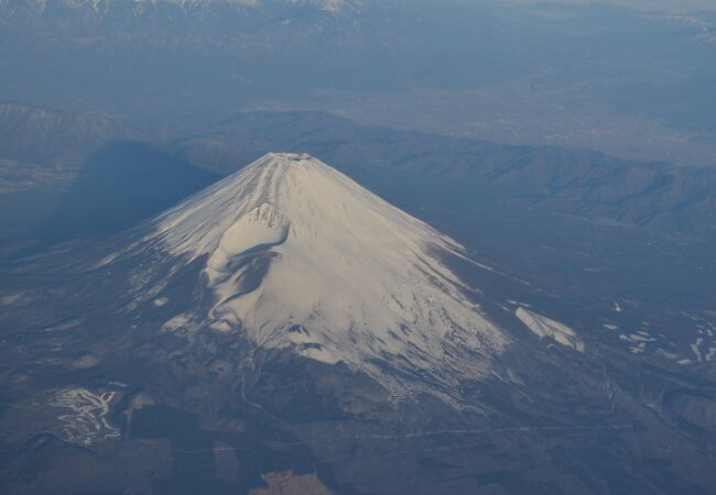 飛行機から眺める宝永噴火口