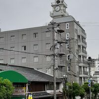 松江シティホテル本館（奥の時計台は別館）