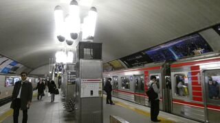 淀屋橋のシャンデリアから本町の天井絵文字へ！