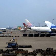 台北・桃園国際空港（旧中正国際空港）のB747-400ほか