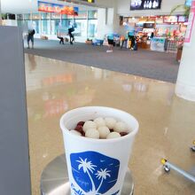 シャリシャリ氷に程よい甘さの金時豆。小ぶりの白玉…　美味い！