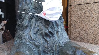 マスク姿の三越ライオン