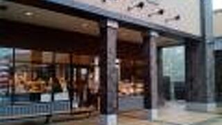 「HILL SIDE」に移転オープン