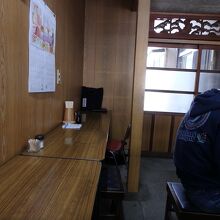 こじんまりとした店内