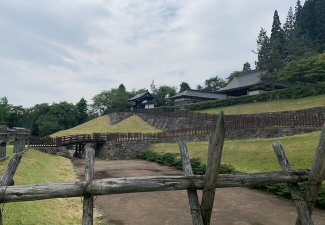 まほろば唐松中世の館唐松城能楽殿