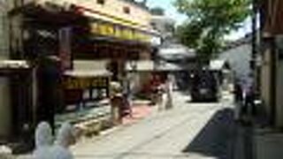 シャッター閉めてる店が多い中でも笑顔でスタッフさんが頑張るお店