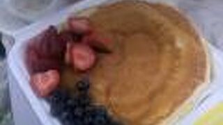 オープンな雰囲気で明るい店内