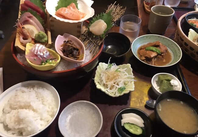 お刺身たっぷり魚三昧定食