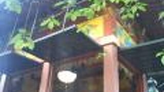 色鮮やかで雅な社殿