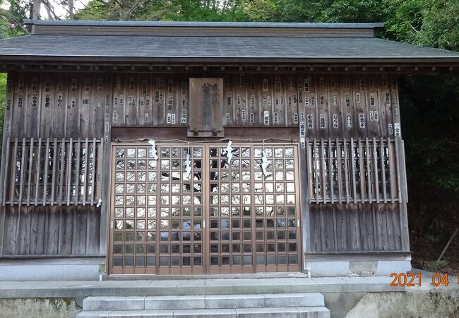 八意思兼神社は女坂の麓にある「渋い神社」です。