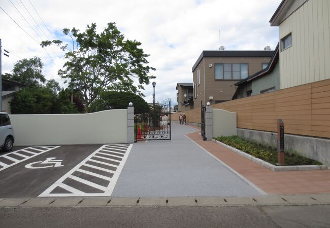 2021年6月、リニューアルされました。見ごたえのあるバラ園です。