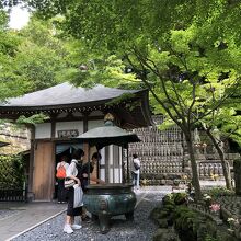 地蔵堂の背後に千体地蔵