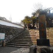 寺院と教会の見える風景のお寺