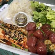 新鮮な魚のプレートランチ