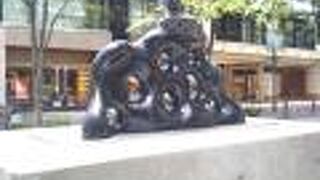 丸の内の街自体が美術館