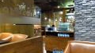 A cozy cafe, but with a few caveats