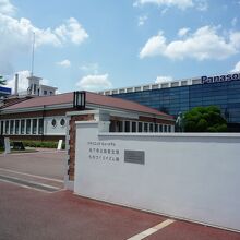 リニューアルオープンした玄関