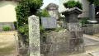 大きな追憶碑がありました。　