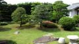 それほど広い庭園ではありません。