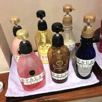 お好きなシャンプーどうぞ的な感じで廊下にあります。面白い♪