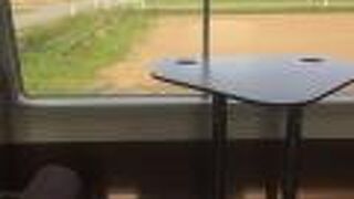 乗り心地抜群。車窓をひとりじめ