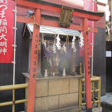 伏見稲荷とはかなりかけ離れている