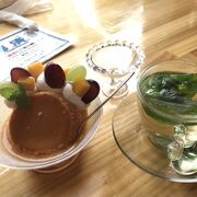 森の中にあるようなカフェ