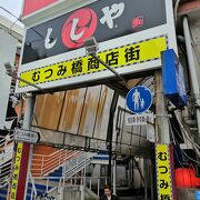 狭めの商店街