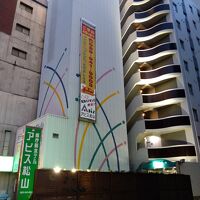 電停から至近にある。アクセス抜群だ