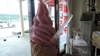 イチゴのソフトクリーム