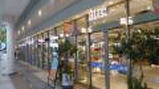 川崎駅直結の利便性の良い商業施設