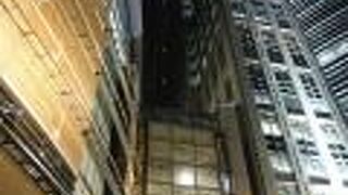 ホールも併設した複合施設