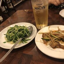 ミミガーと豆苗炒め